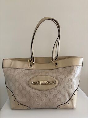 Gorgeous Vintage Gucci Leather Handbag